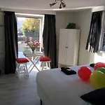 Minties Houseboat