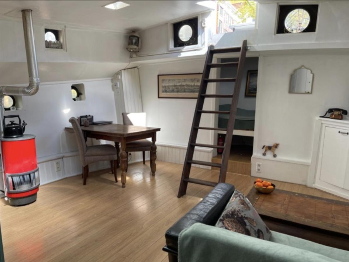 Romantic Houseboat Bed & Breakfast Amsterdam