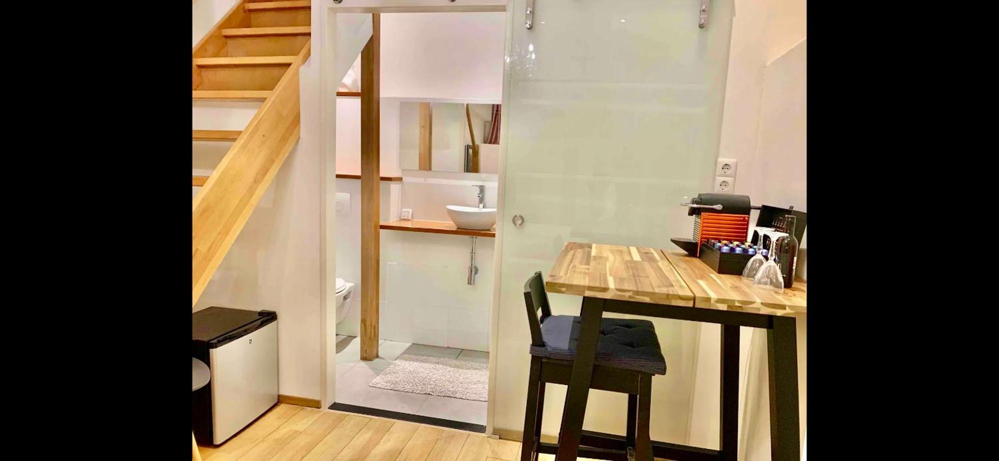 Bed & Breakfast With Private Bathroom Near Vondelpark *