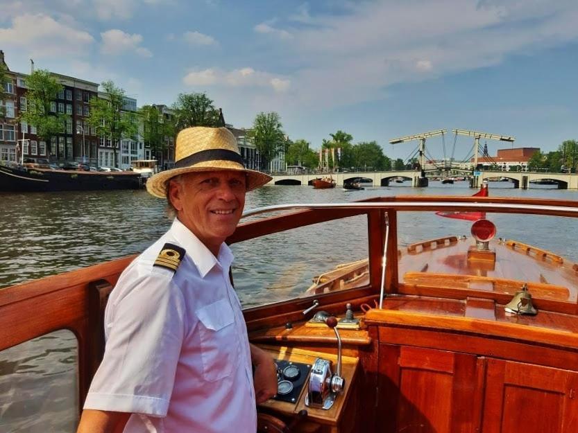 Motorjacht At Ease *