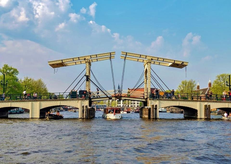 Botel Motorjacht At Ease *