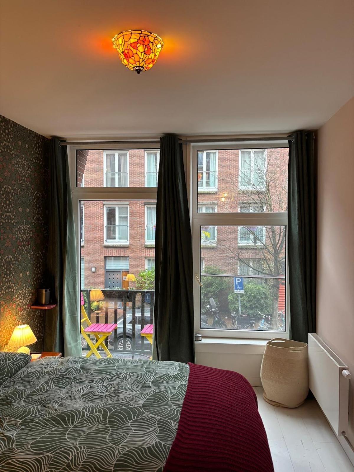 Stylish & Colorful With Large Garden! Apartment *