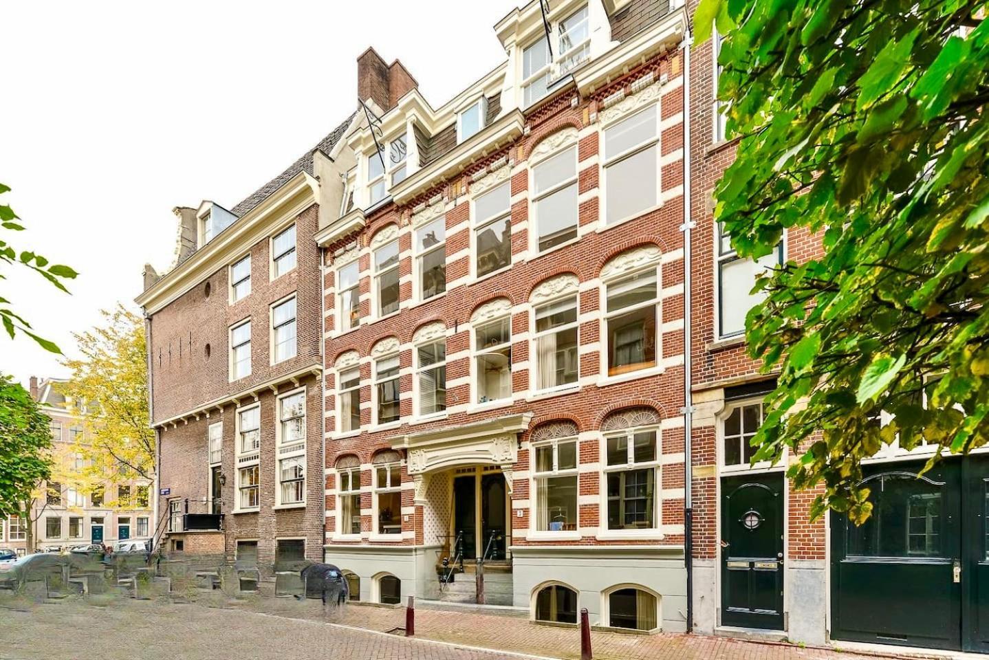 Luxury Canal In The Location Of !!! Apartment *