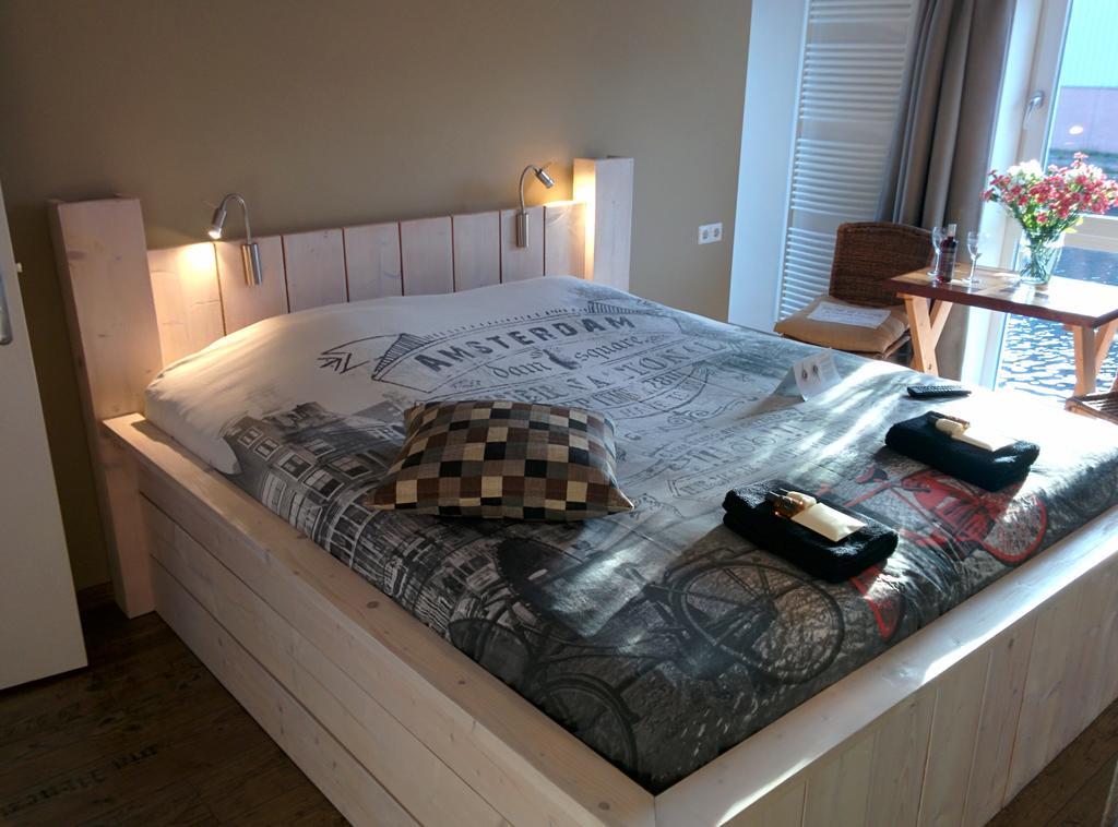 Bed & Breakfast Minties Houseboat 2*
