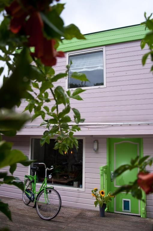 Minties Houseboat Bed & Breakfast Amsterdam