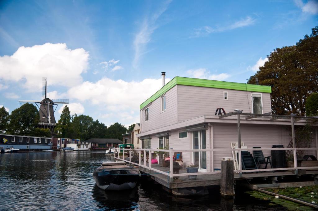 Minties Houseboat Bed & Breakfast Amsterdam