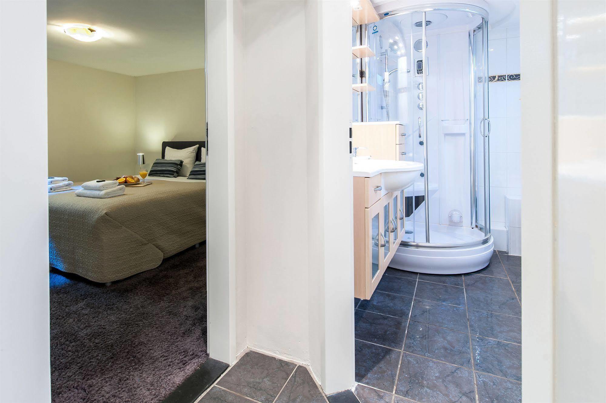 Short Group Leidseplein Longstreet Serviced Apartment