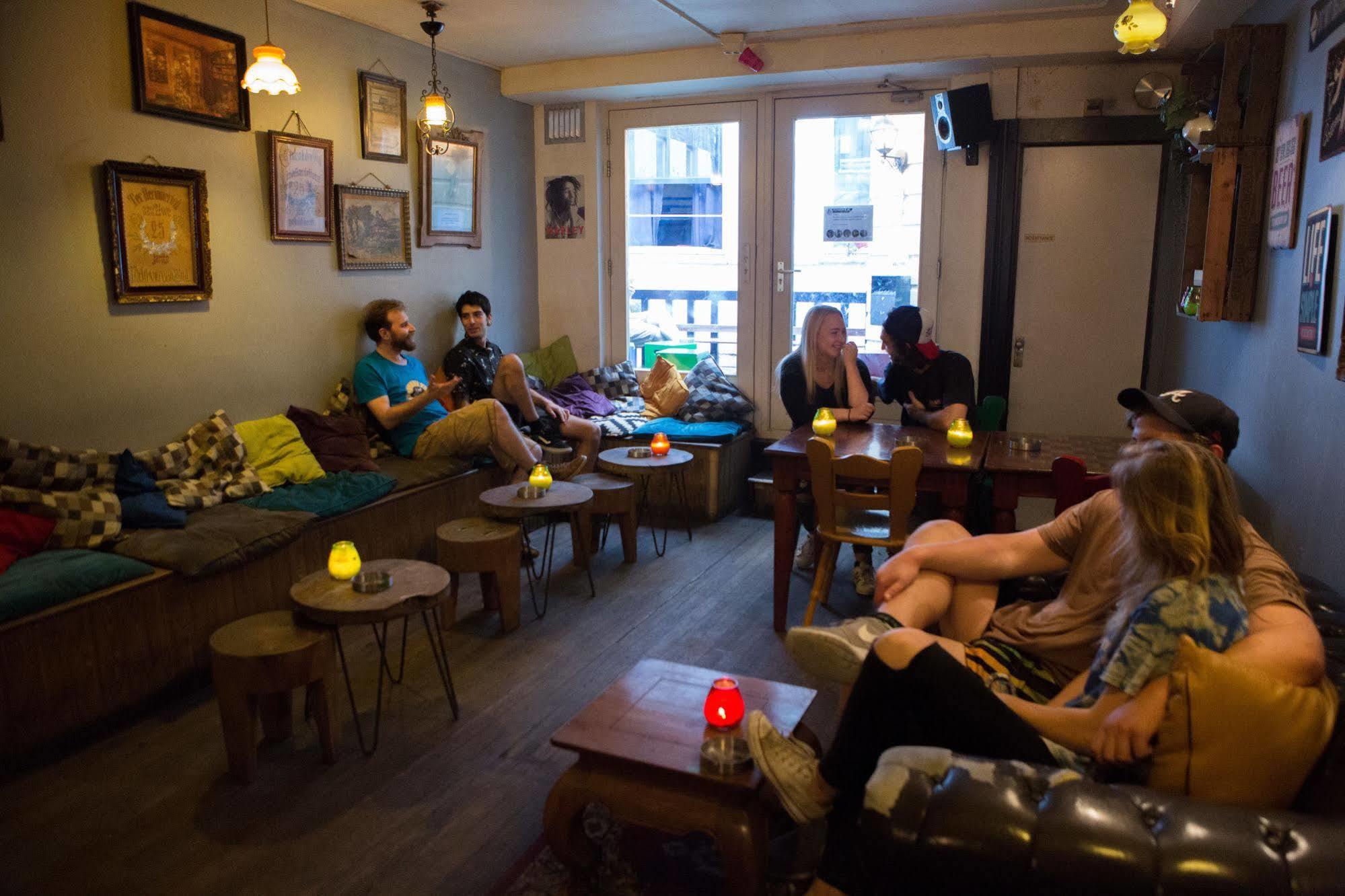 Hostel Flying Pig Downtown
