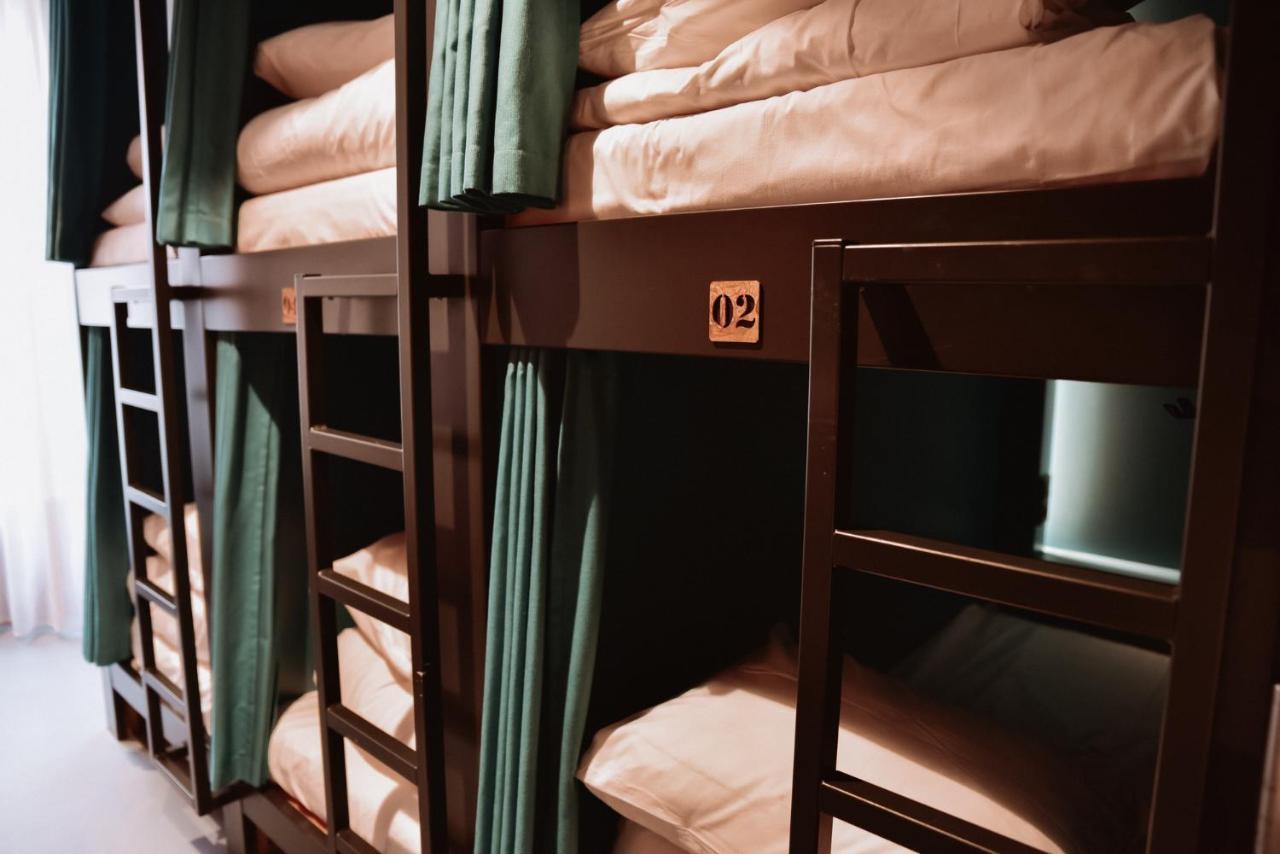 Durty Nelly's Hostel *