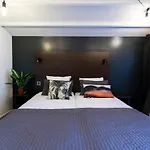 Quentin England Hotel