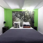 Quentin England Hotel
