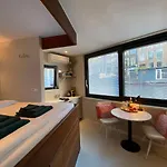 Houseboat Sophia