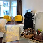 Amsterdam 4 Holiday Guestrooms
