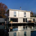 Minties Houseboat