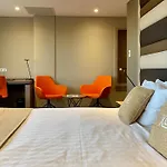 Xo Hotels Blue Tower