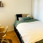 Spacious Familyhouse With Garden In Amsterdam Zuid