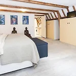 Bed & Breakfast Of Art