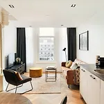Damrak Short Stay Amsterdam
