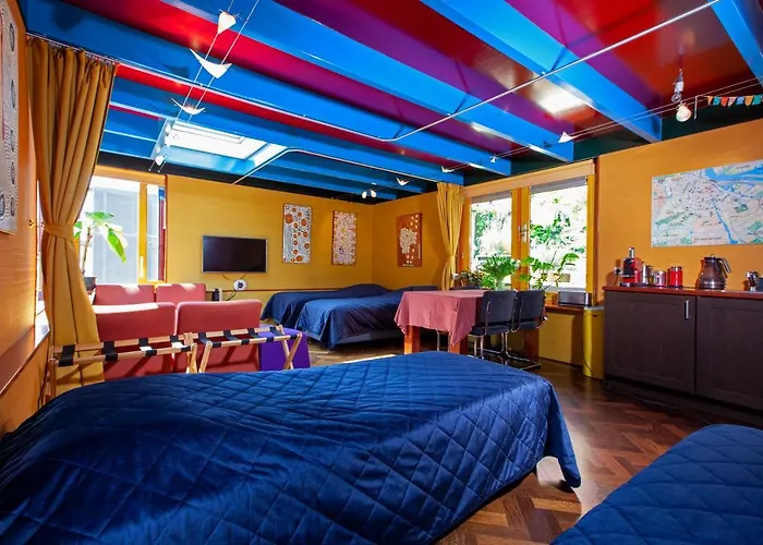 Dreamtime Houseboat