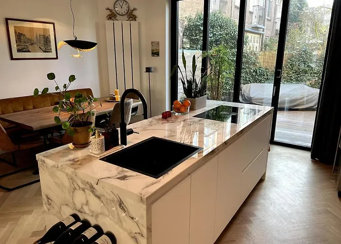 Spacious Familyhouse With Garden In Amsterdam Zuid