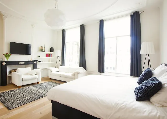 Mokum Suites