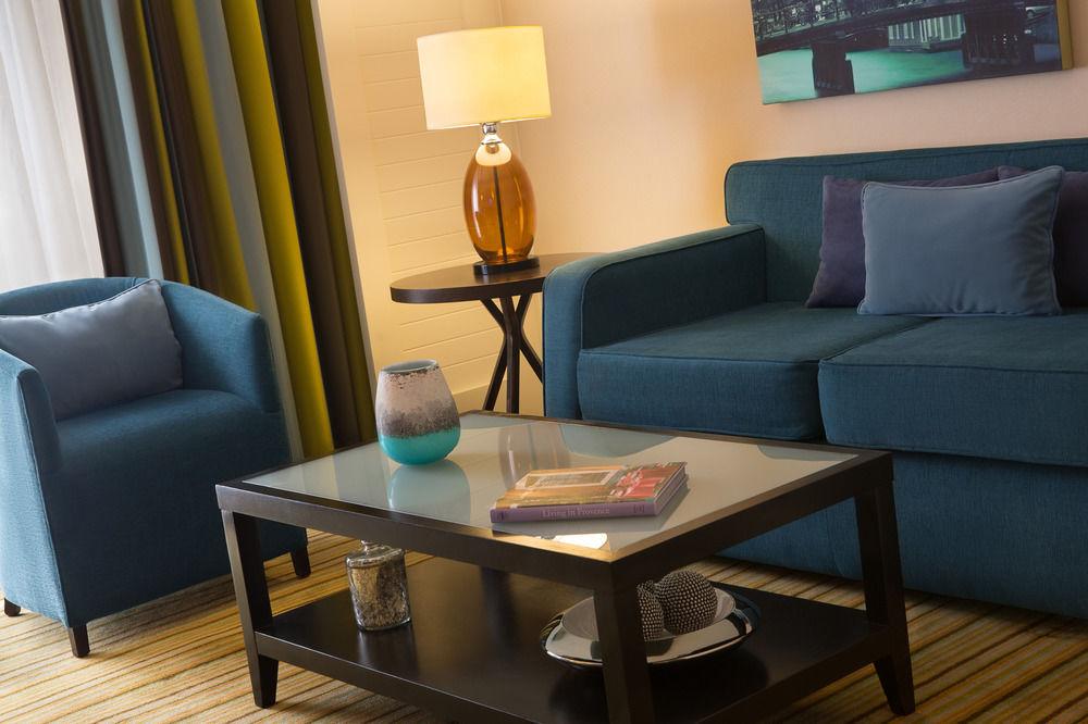 Renaissance Hotel 5*