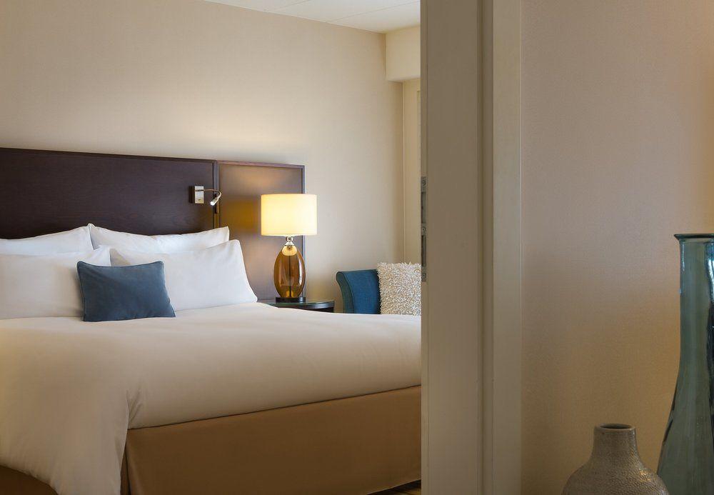 Renaissance Hotel 5*