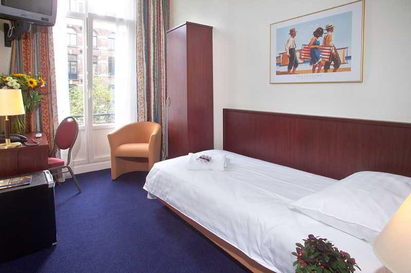 Alexander Hotel