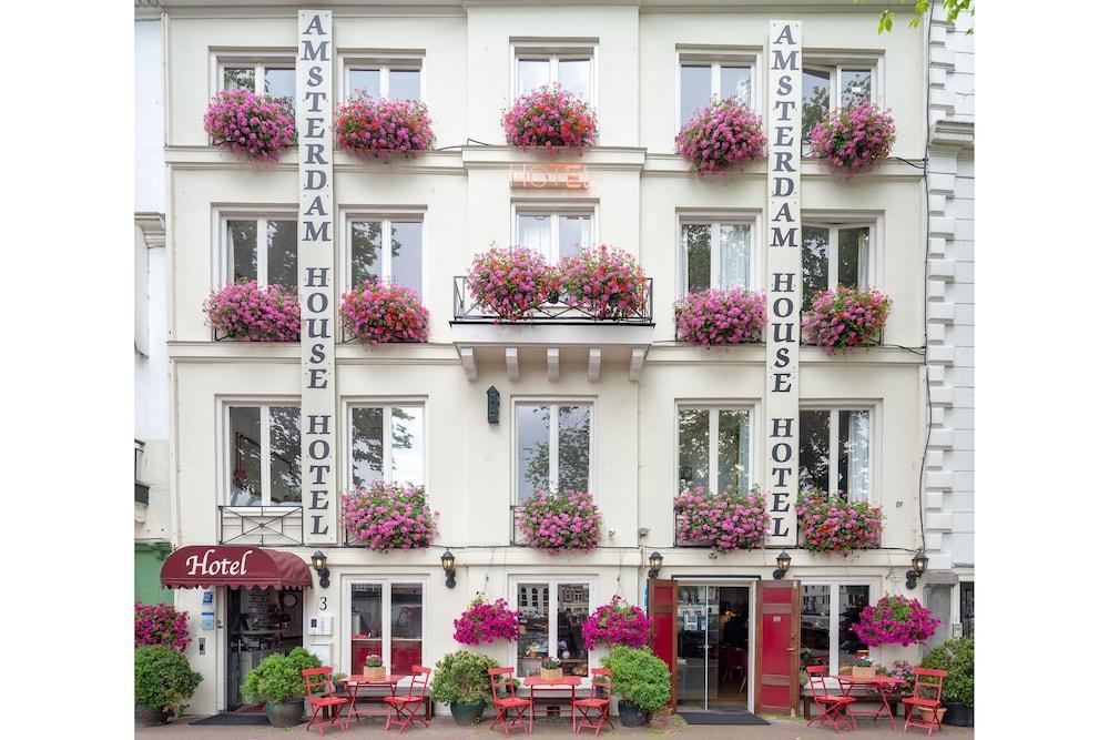 Hotel House 3*