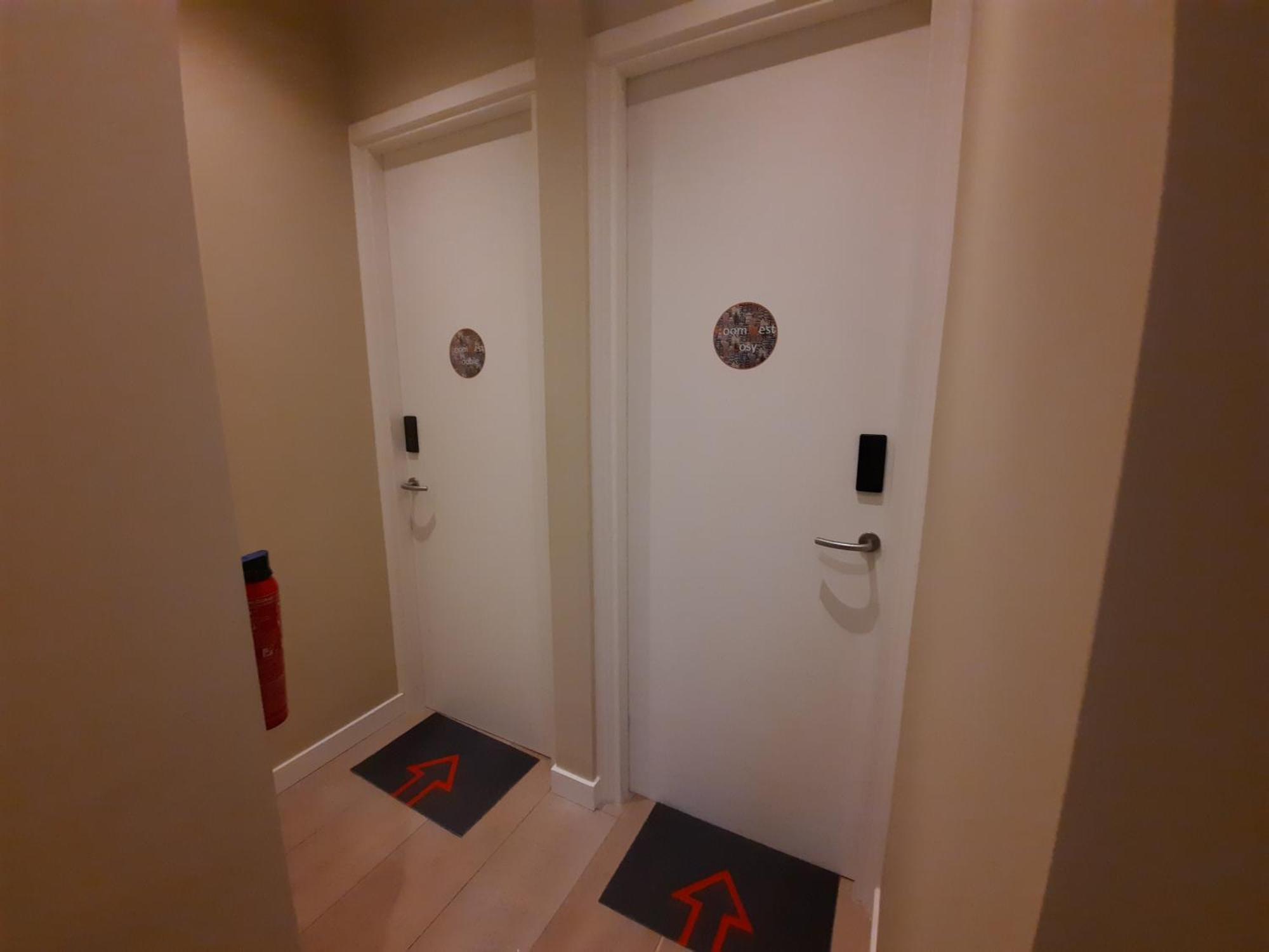 Roomwest *