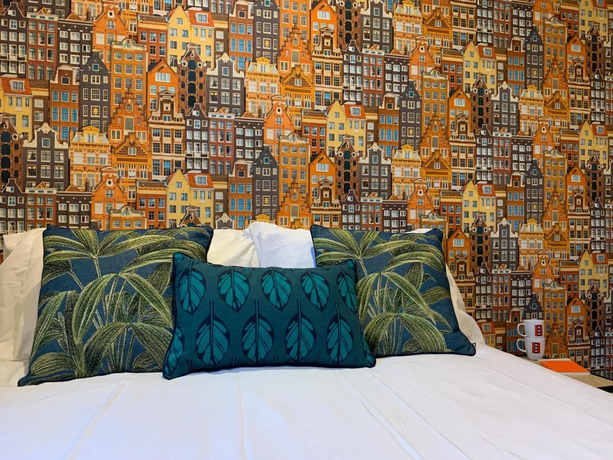 Roomwest *