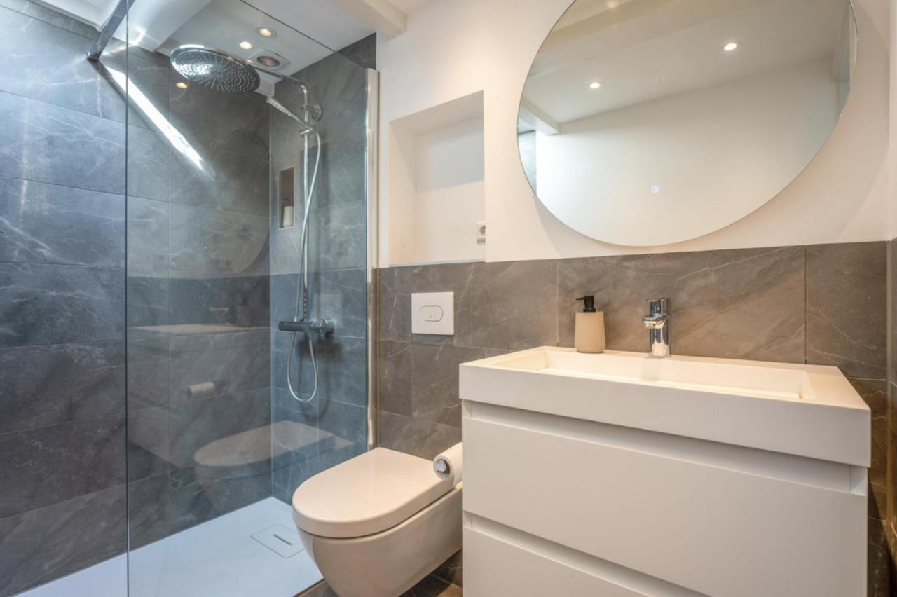 Luxe Suites Roses Bed & Breakfast