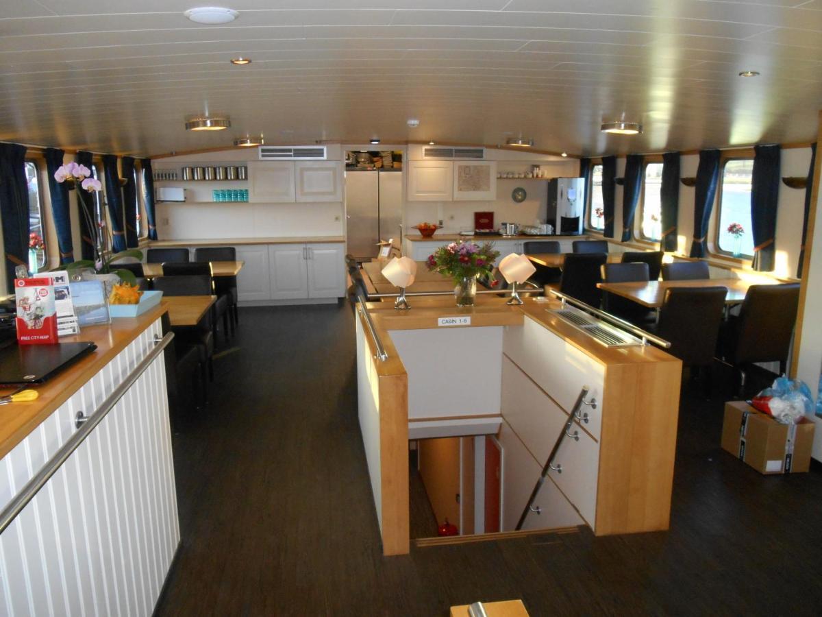 Hotelboat Iris *