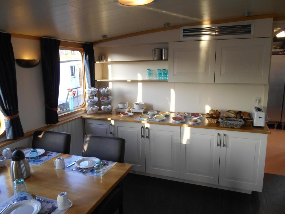 Hotelboat Iris Hotel *