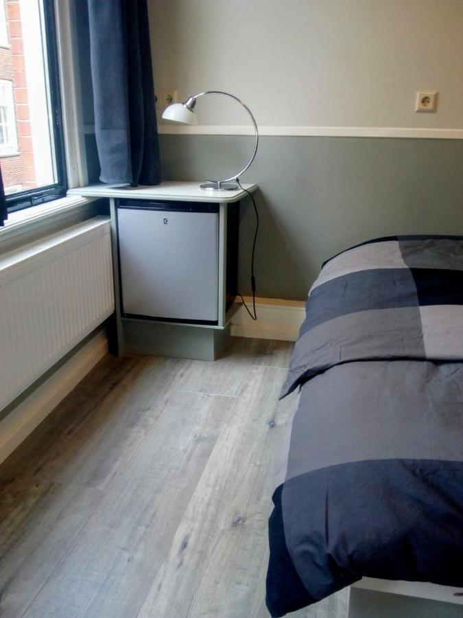 Aldo, Not For Parties, Not A Hotel, With Shared Bathroom, No Kitchen Homestay Amsterdam