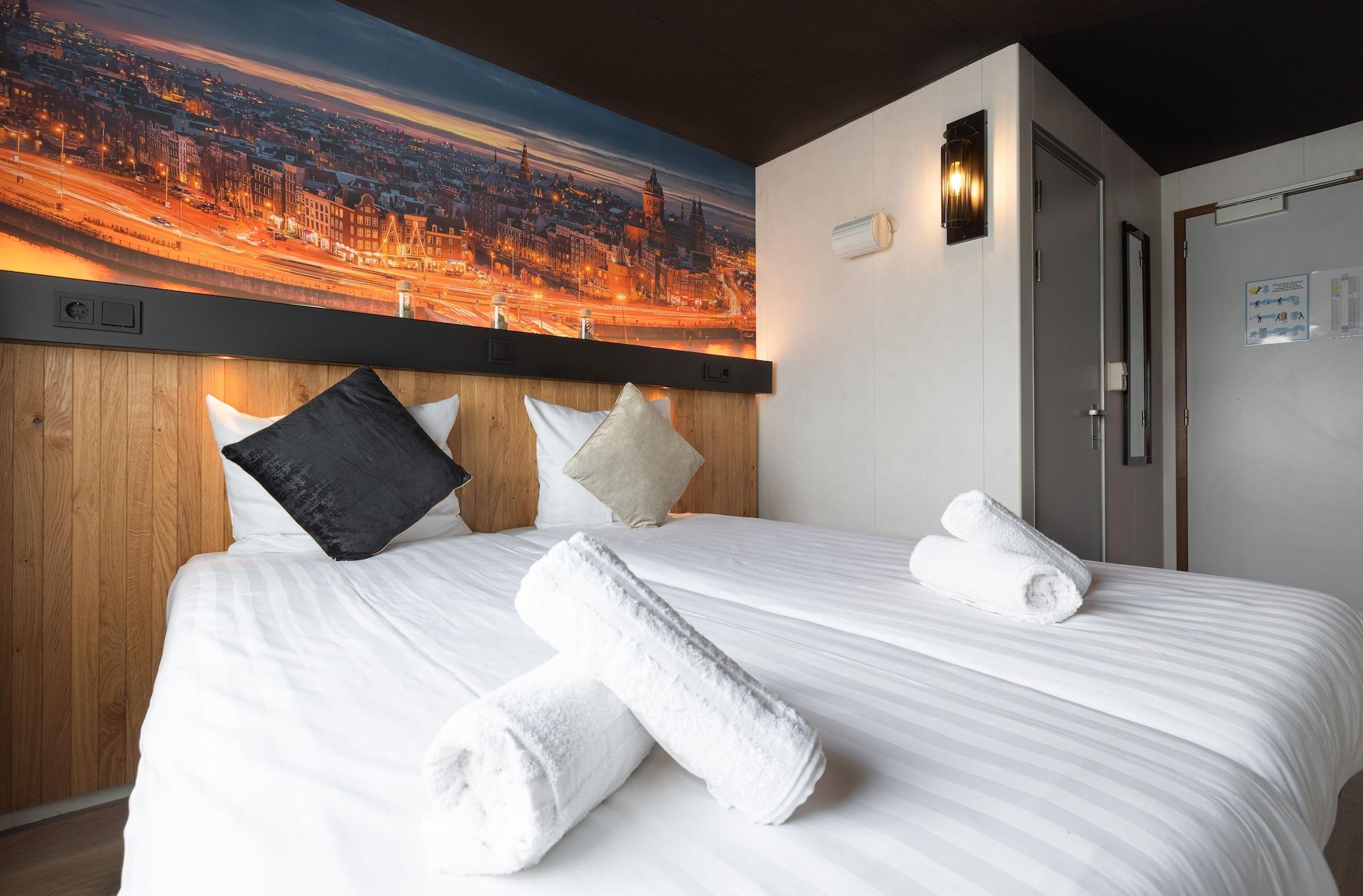 Botel Hotel 3*