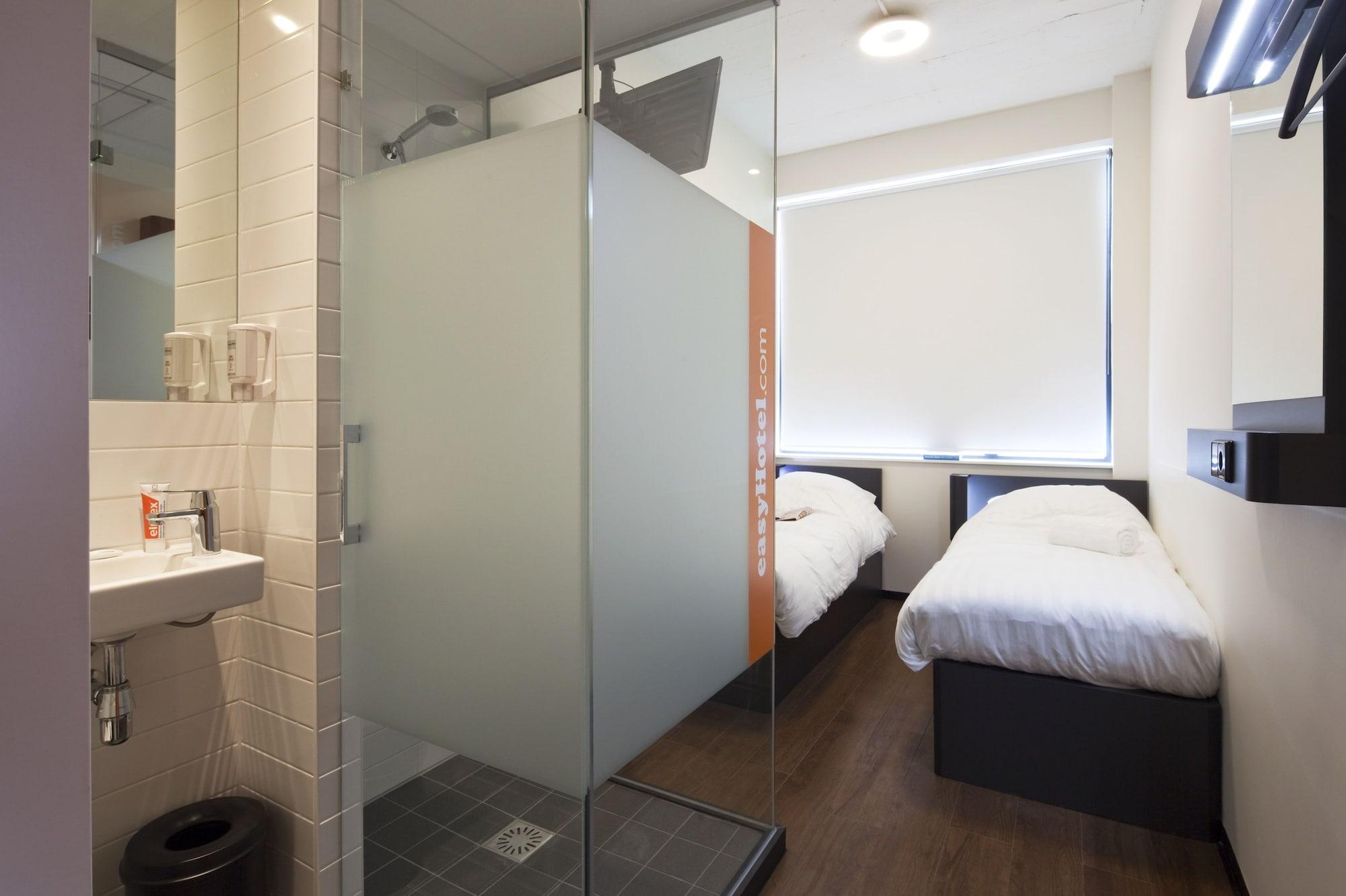 Easyhotel City Centre South 2*