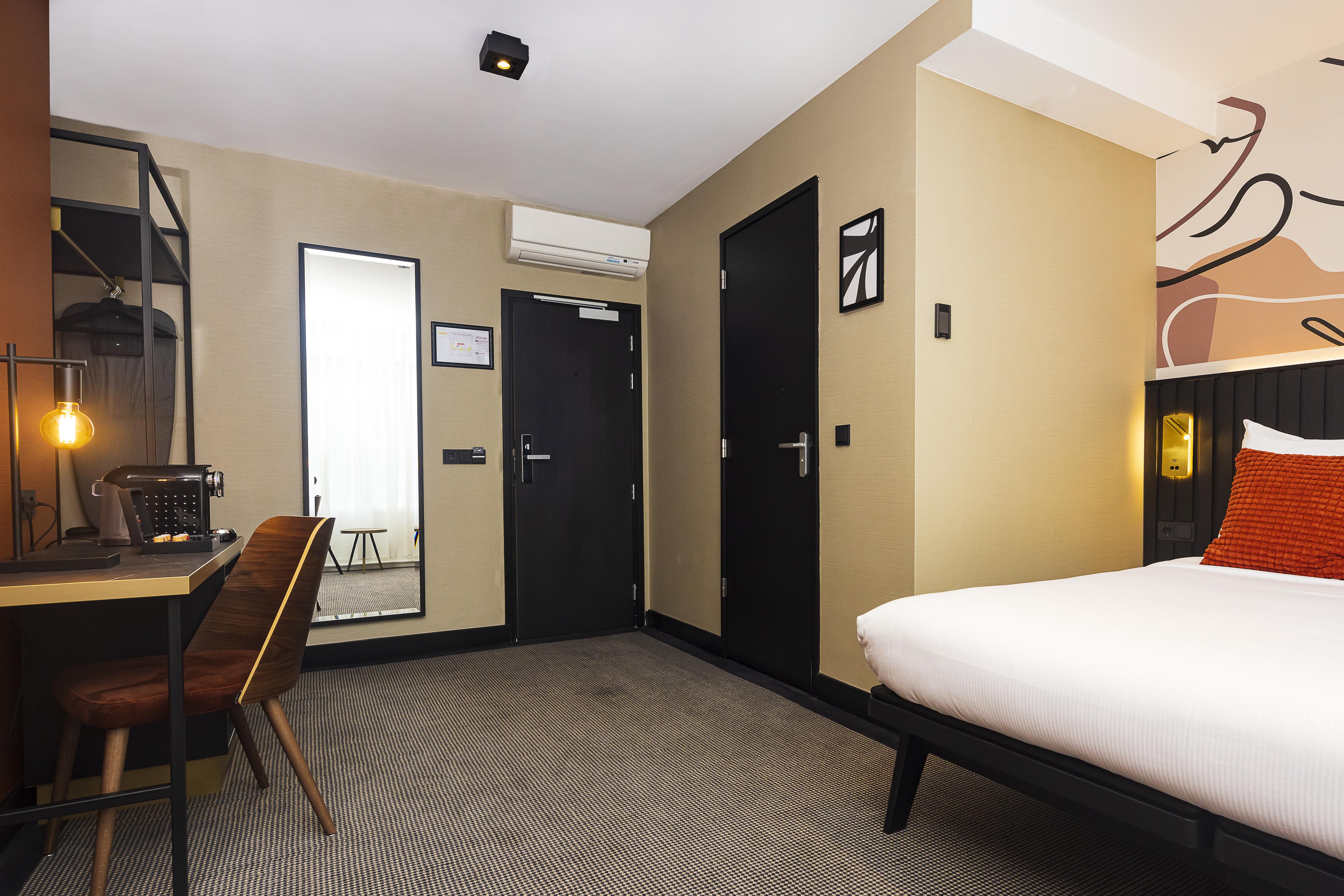 Huygens Place Hotel 4*