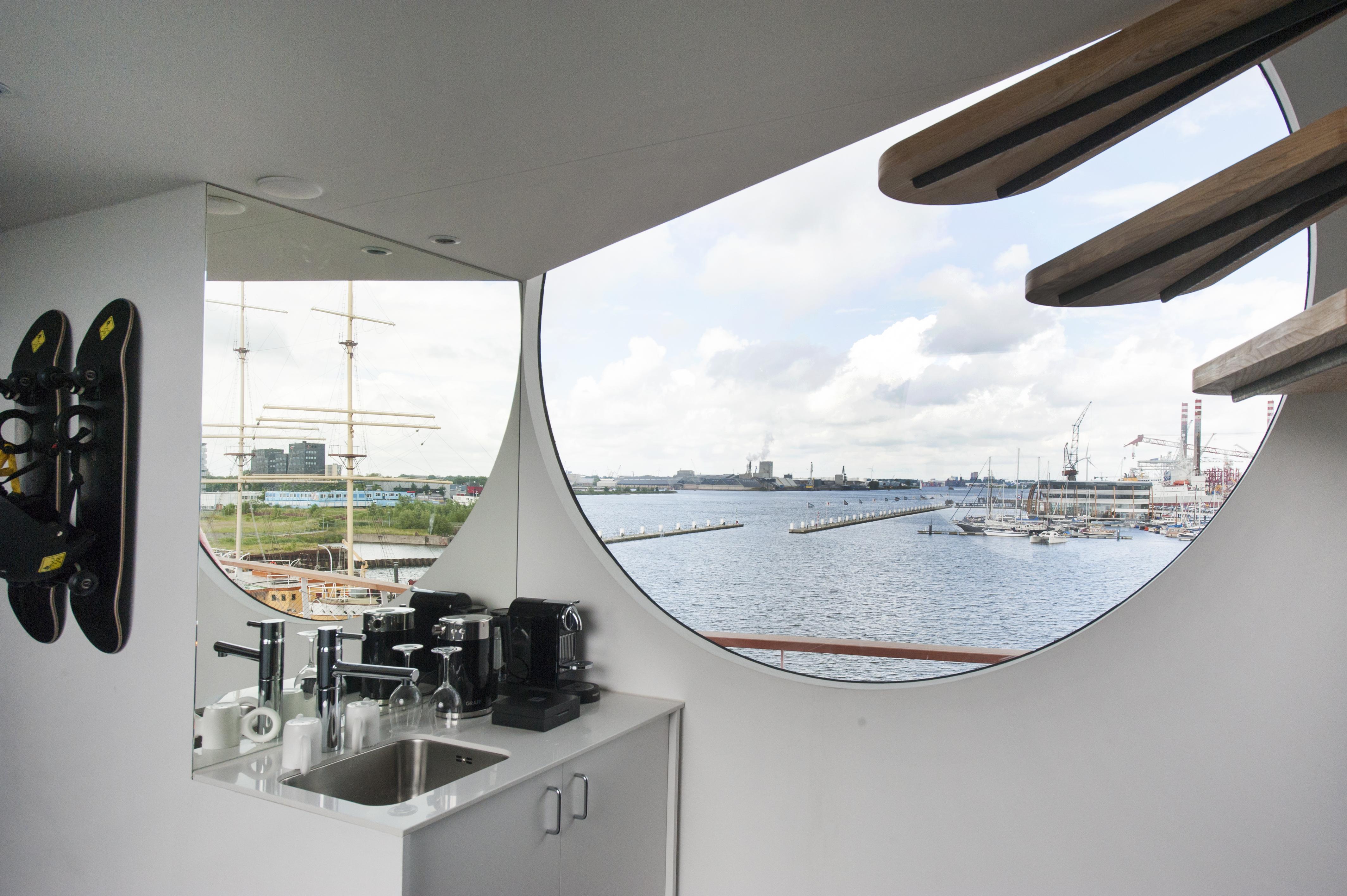 Hotel Botel 3*