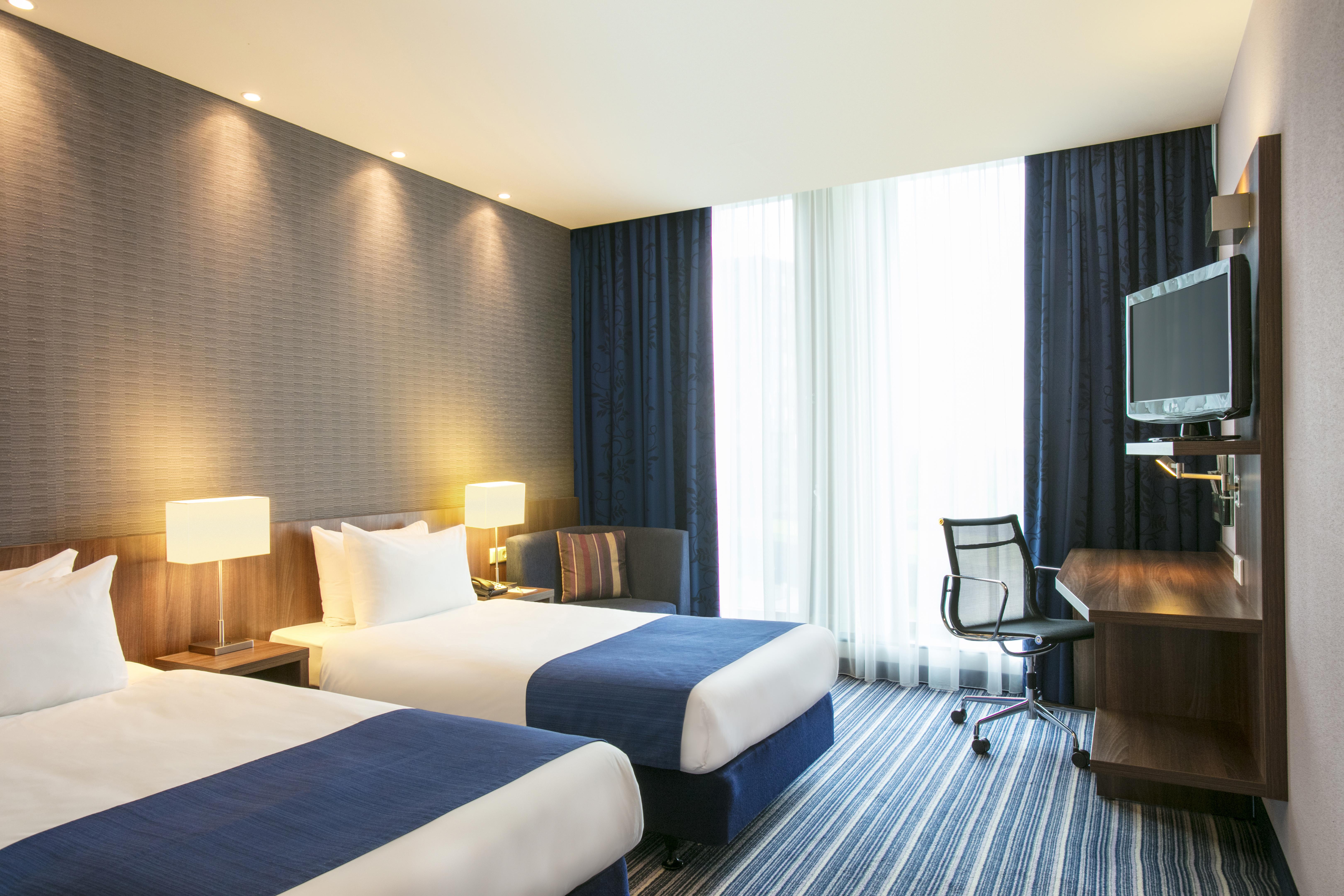Hotel Holiday Express - South By Ihg