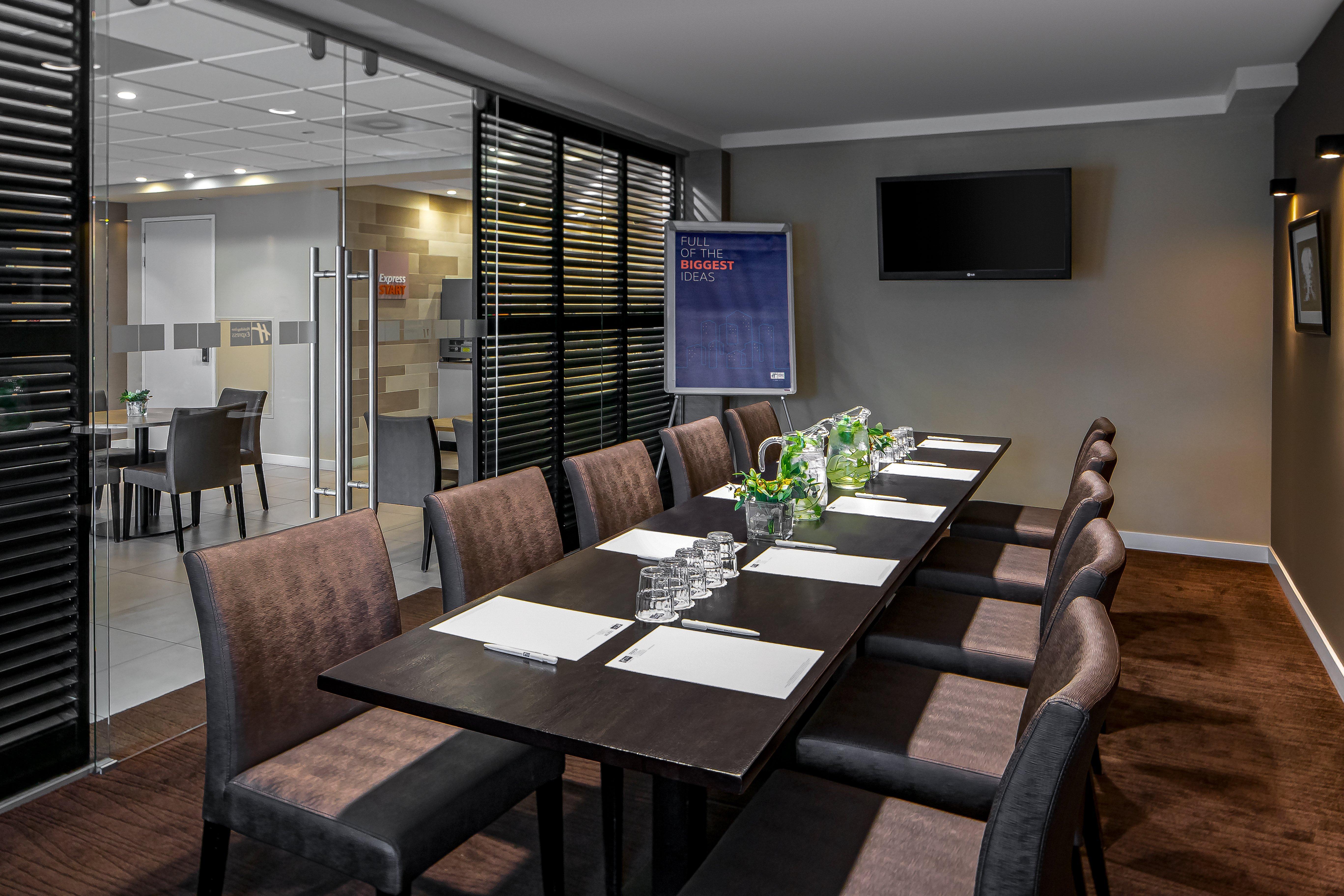 Holiday Express - South By Ihg