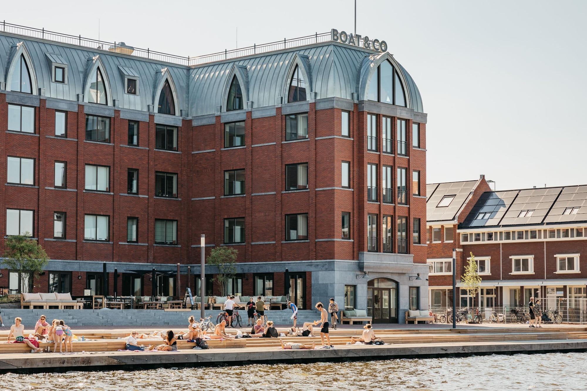 The July - Boat & Co 4*