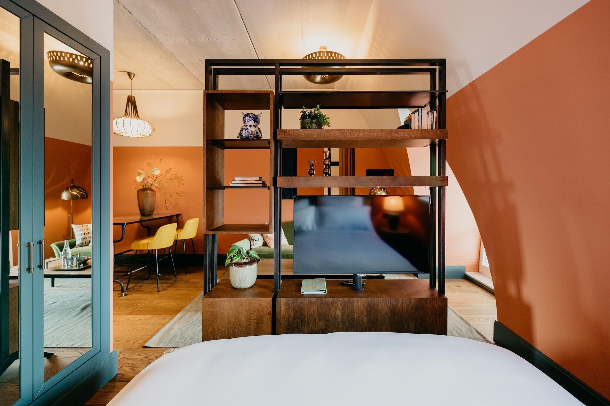 The July - Boat & Co Hotel 4*