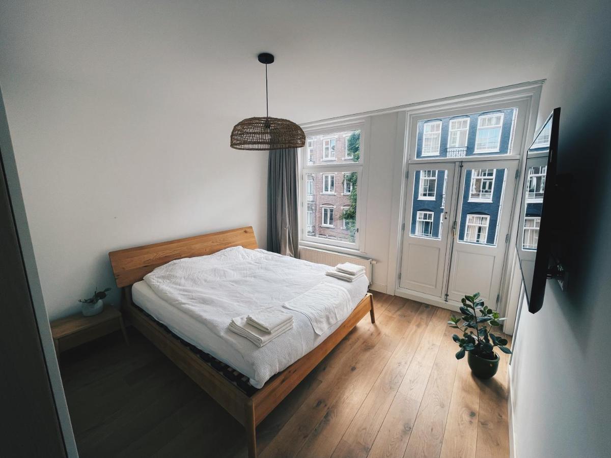 Spacious Designer Duplex Next To Park Apartment