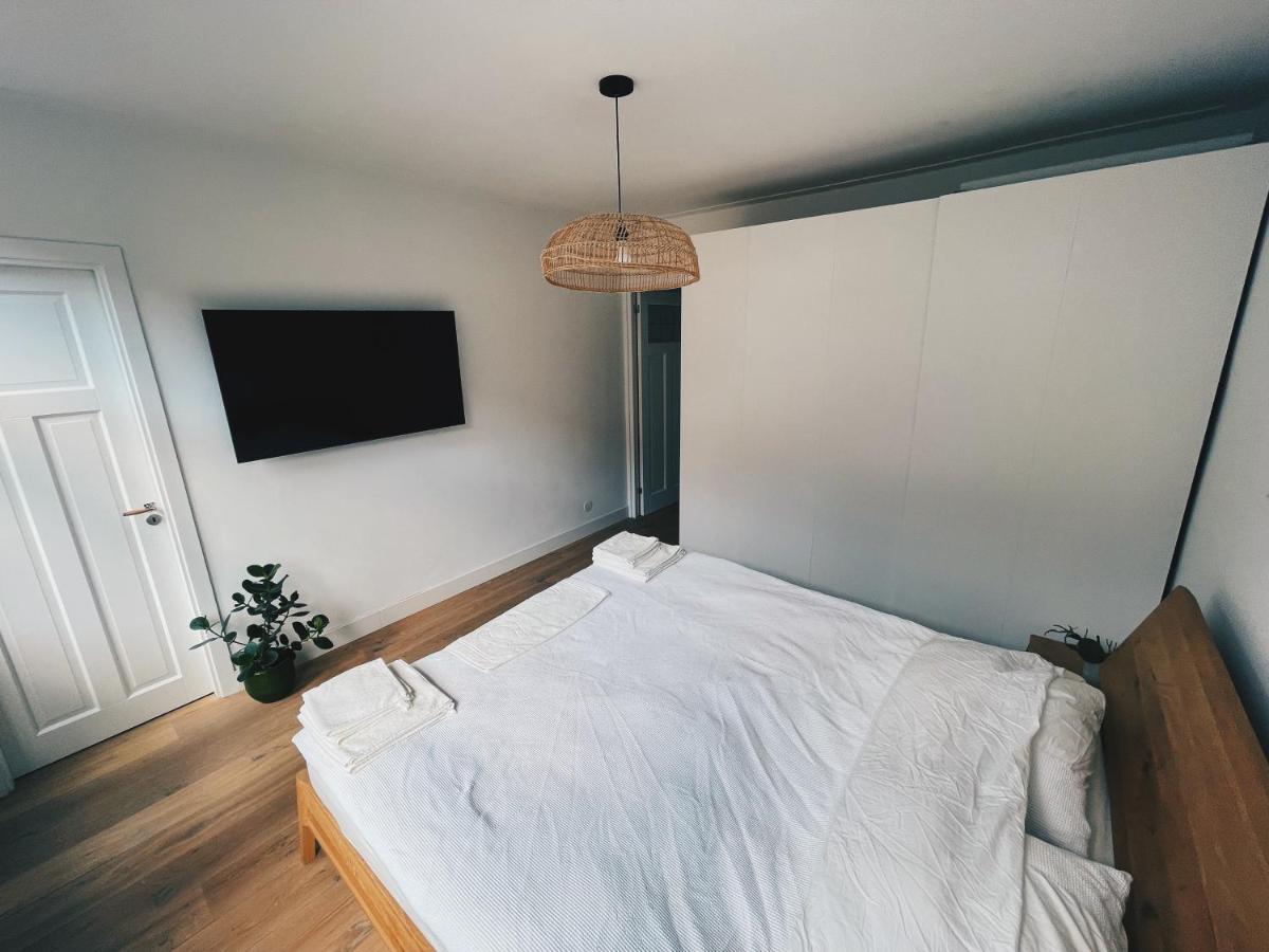 Spacious Designer Duplex Next To Park