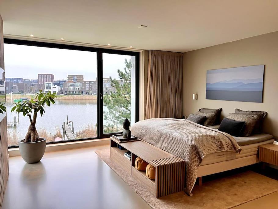Villa Luxury Waterfrontvilla