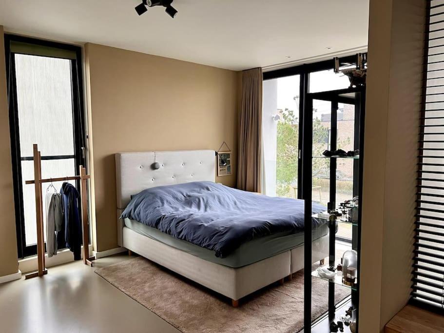 Luxury Waterfrontvilla * Amsterdam