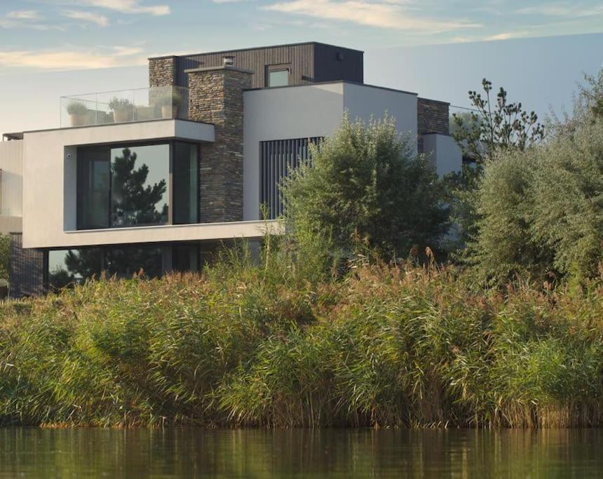 Luxury Waterfrontvilla Amsterdam