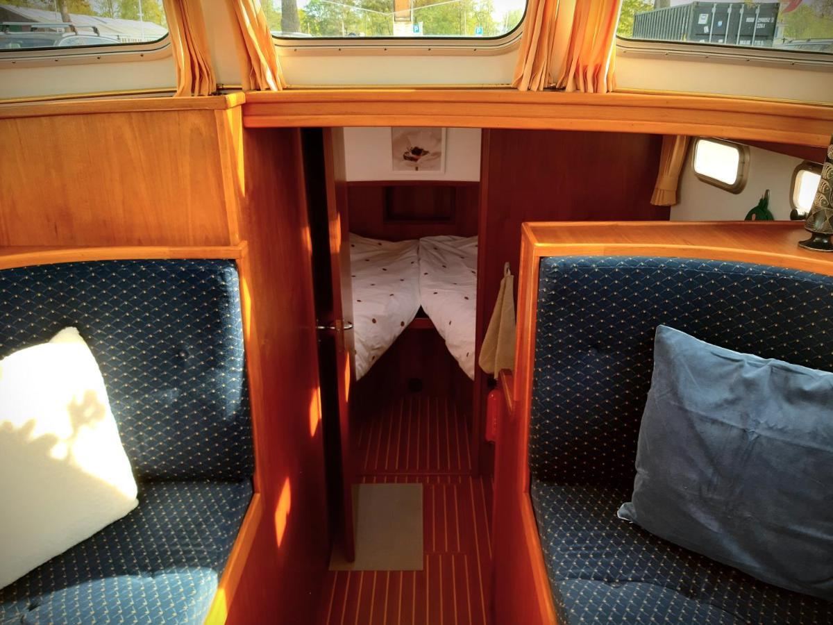 Botel Motor Yacht Amazone Amsterdam