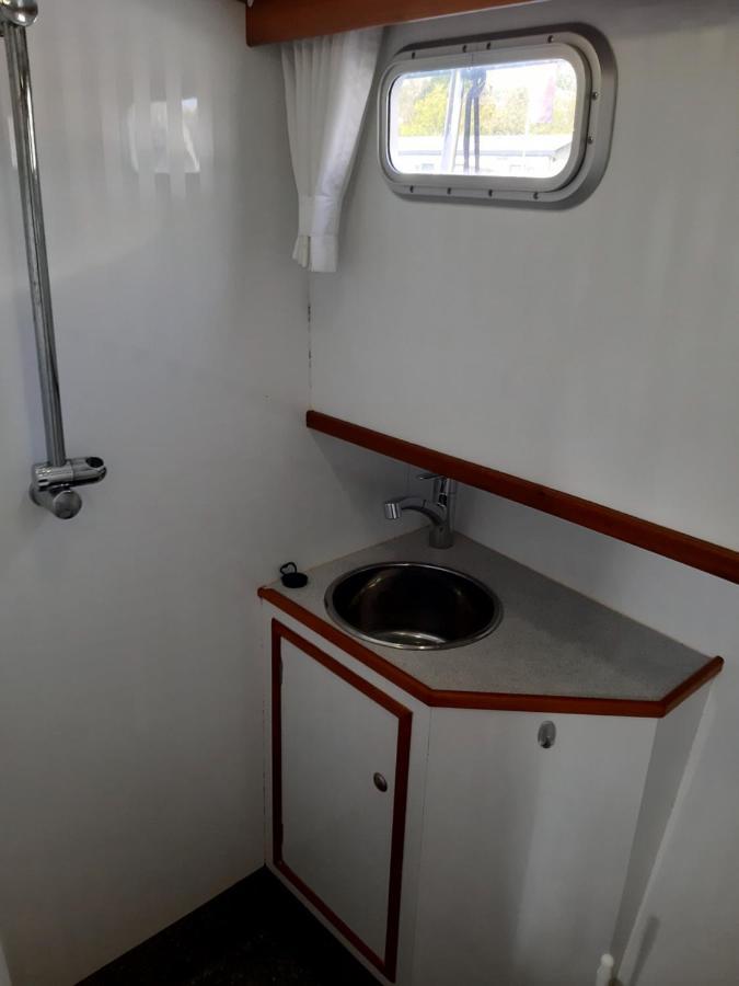 Motor Yacht Amazone Botel Amsterdam
